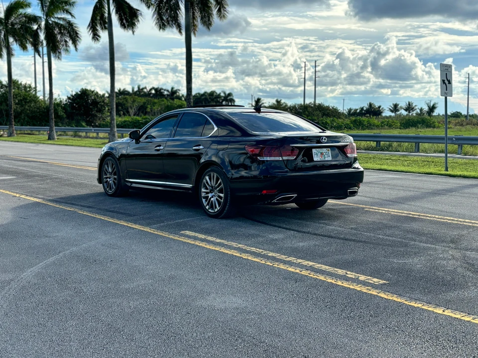 2017 Lexus LS 4th Gen - Image 18 of 31