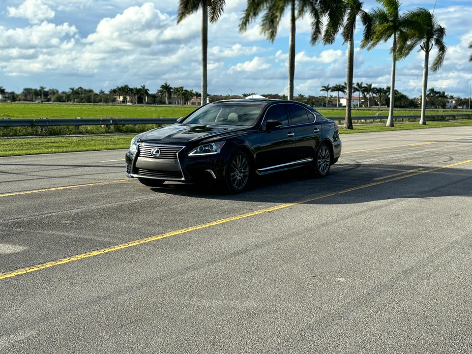 2017 Lexus LS 4th Gen - Image 14 of 31
