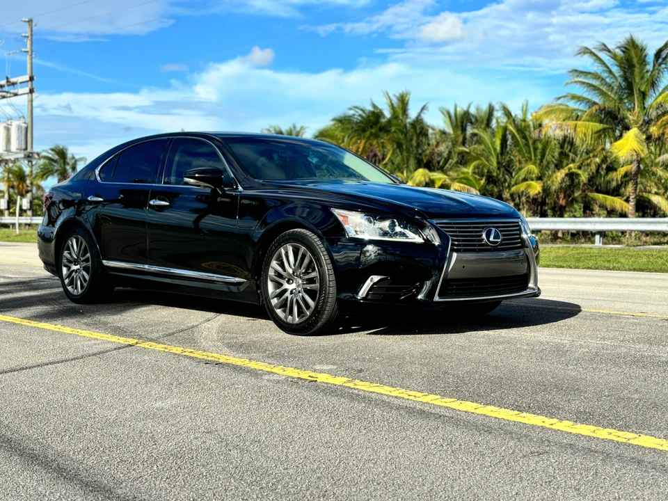 2017 Lexus LS 4th Gen - Image 26 of 31