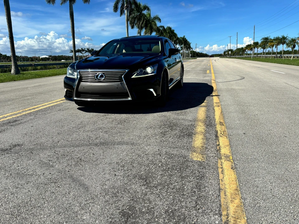 2017 Lexus LS 4th Gen - Image 7 of 31