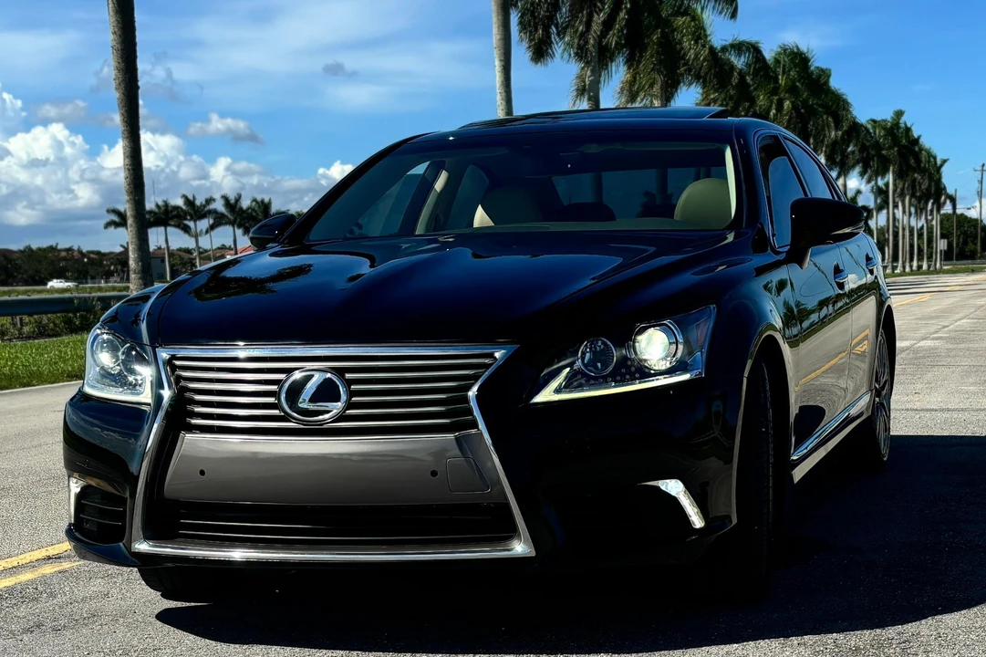 2017 Lexus LS 4th Gen - Image 9 of 31