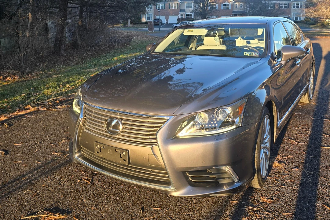 2017 Lexus LS 4th Gen - Image 8 of 31