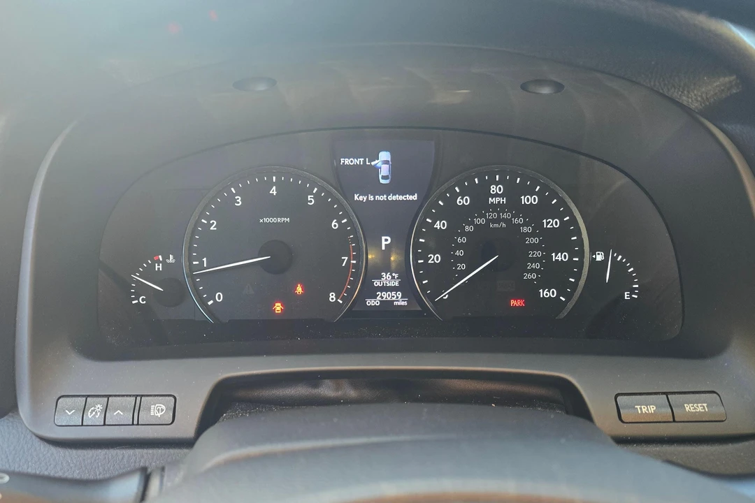 2017 Lexus LS 4th Gen - Image 25 of 31