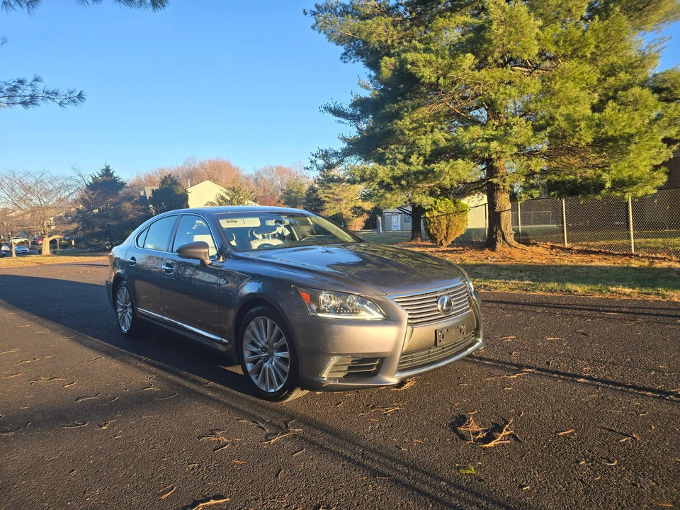 2017 Lexus LS 4th Gen - Image 14 of 31