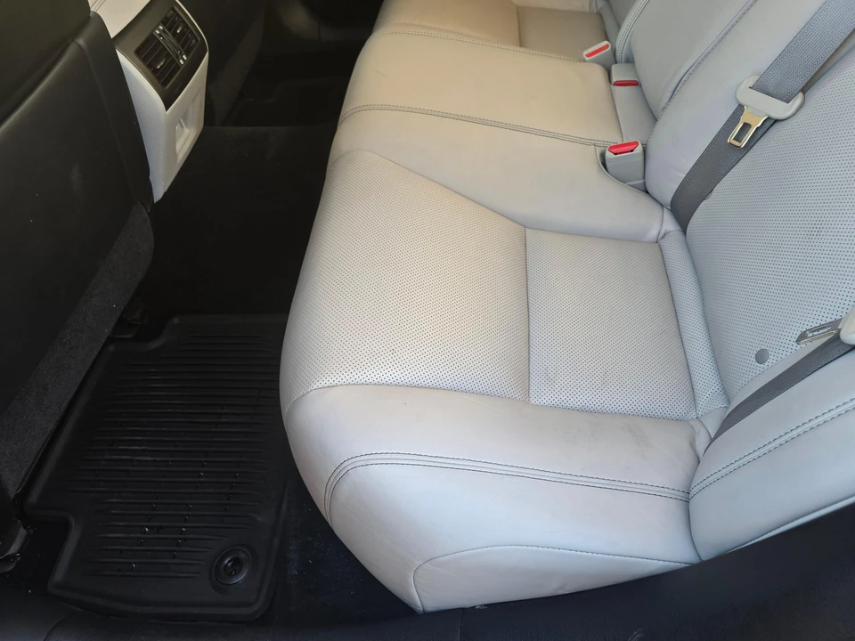 2017 Lexus LS 4th Gen - Image 29 of 31