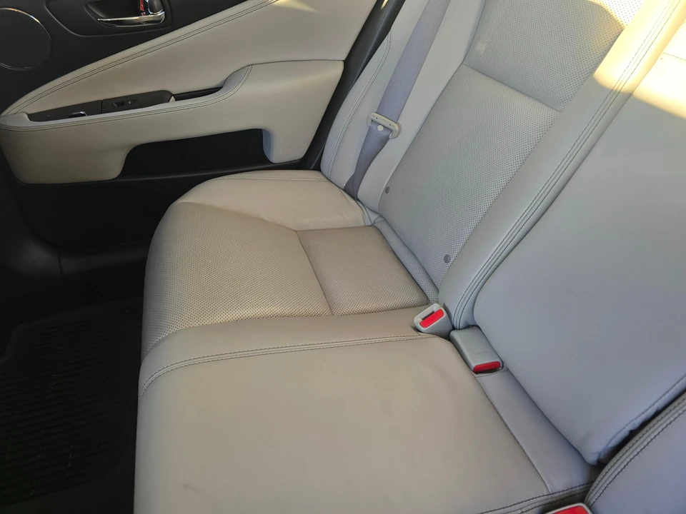 2017 Lexus LS 4th Gen - Image 30 of 31