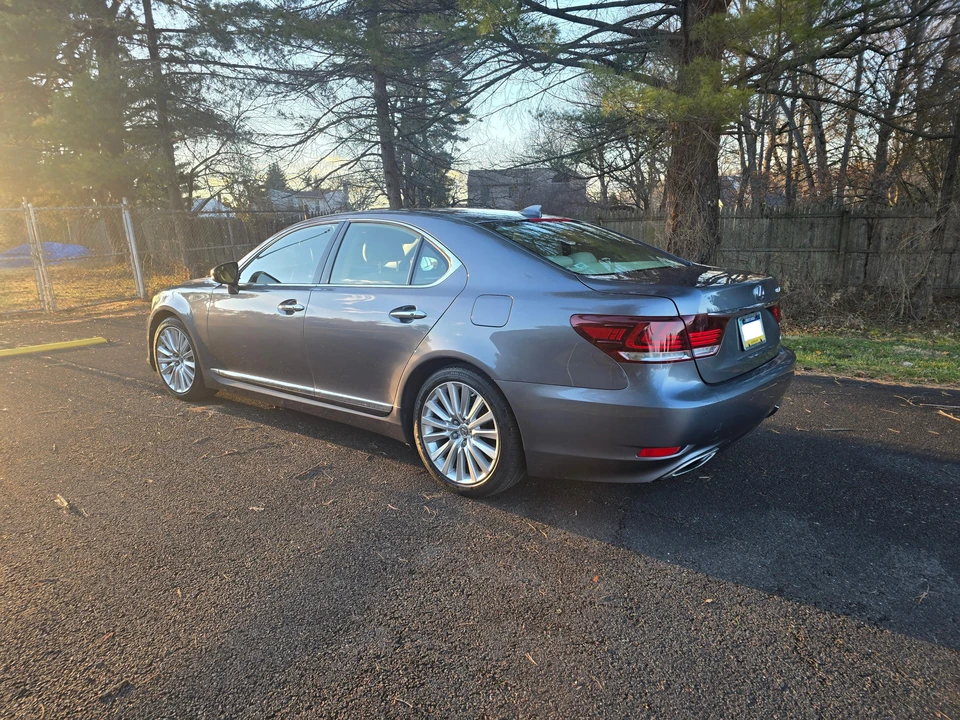 2017 Lexus LS 4th Gen - Image 11 of 31