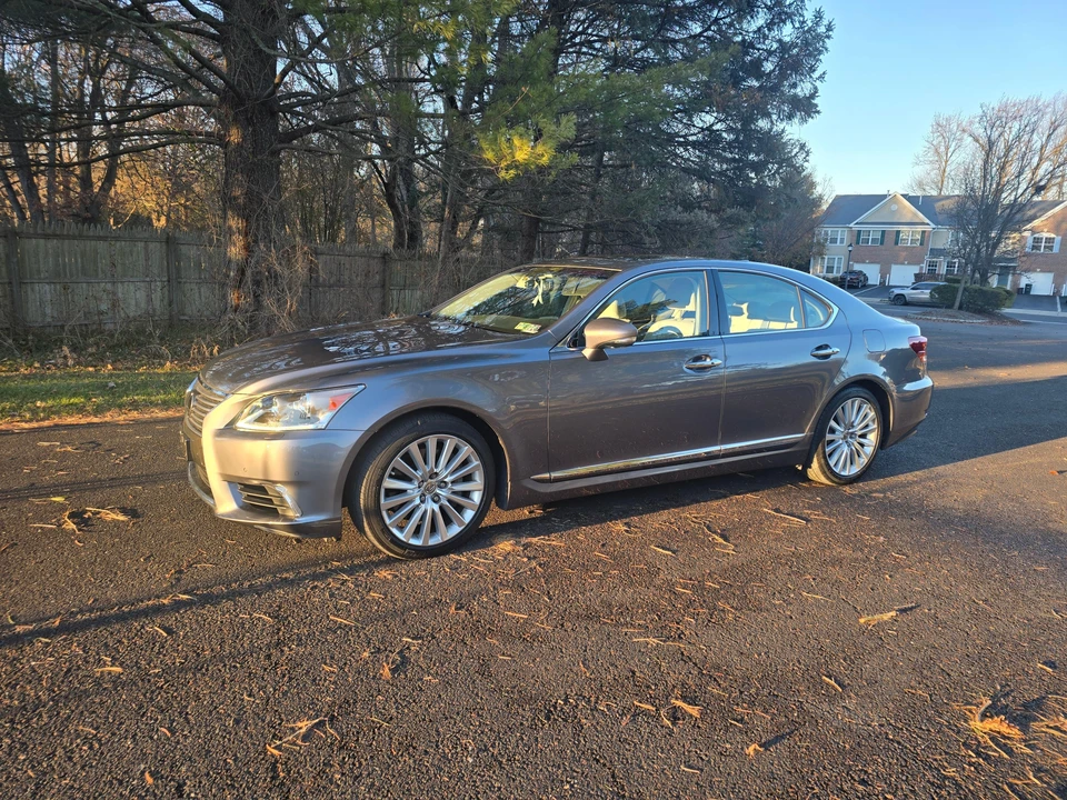2017 Lexus LS 4th Gen - Image 9 of 31