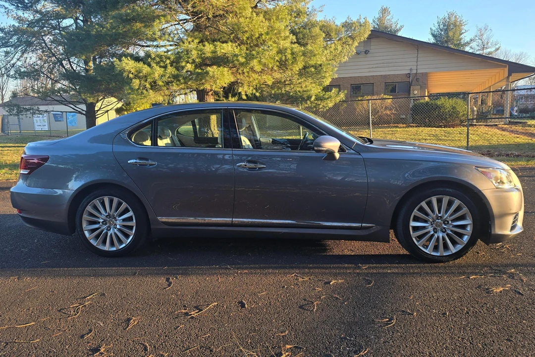 2017 Lexus LS 4th Gen - Image 3 of 31