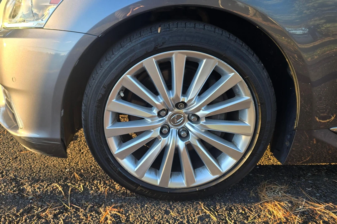 2017 Lexus LS 4th Gen - Image 18 of 31