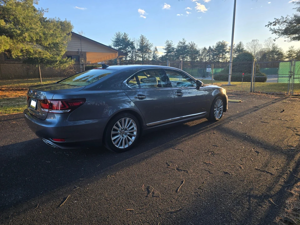 2017 Lexus LS 4th Gen - Image 12 of 31