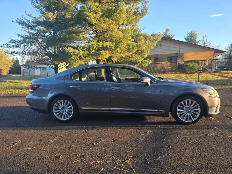 2017 Lexus LS 4th Gen - Image 13 of 31
