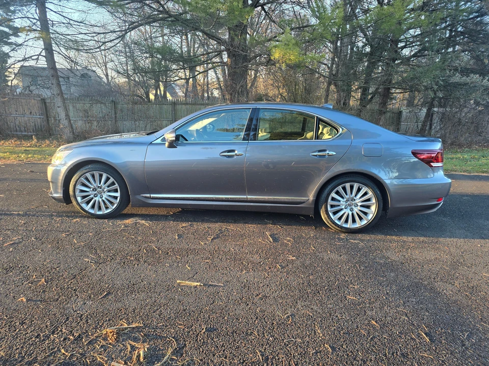 2017 Lexus LS 4th Gen - Image 10 of 31