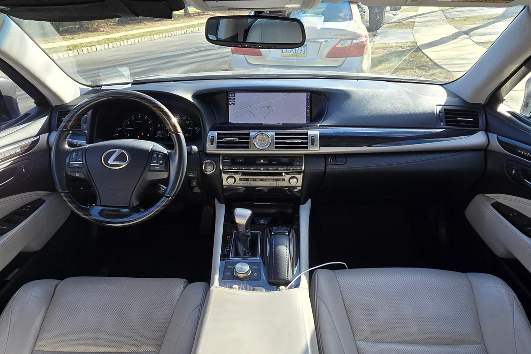 2017 Lexus LS 4th Gen - Image 22 of 31