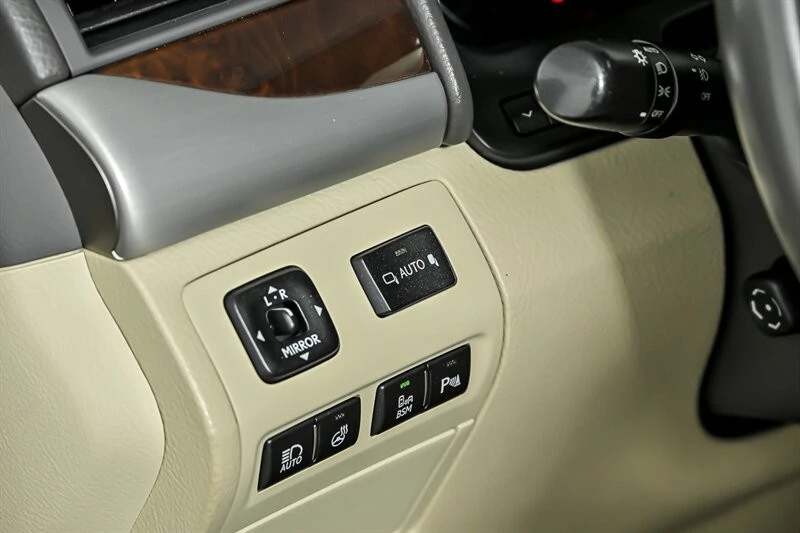 2017 Lexus LS 4th Gen - Image 23 of 31