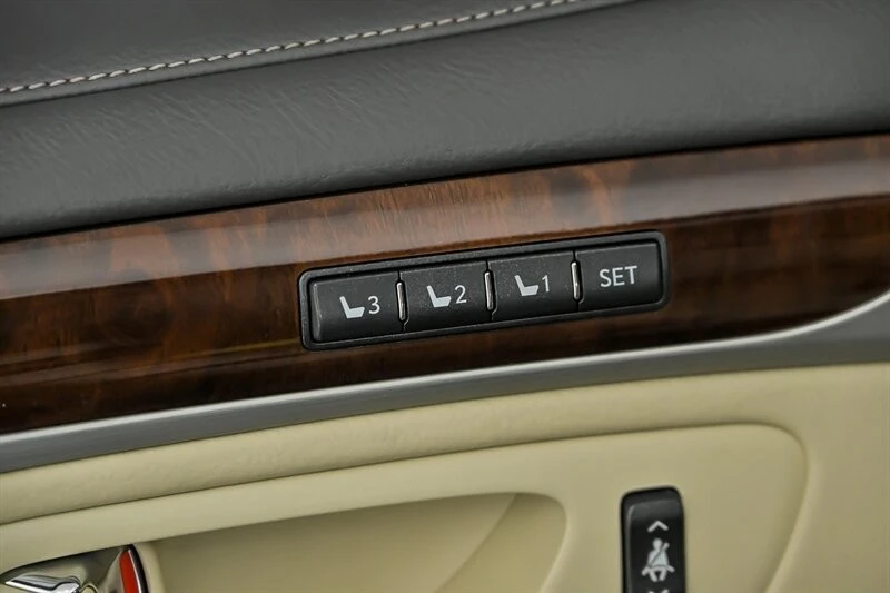 2017 Lexus LS 4th Gen - Image 14 of 31