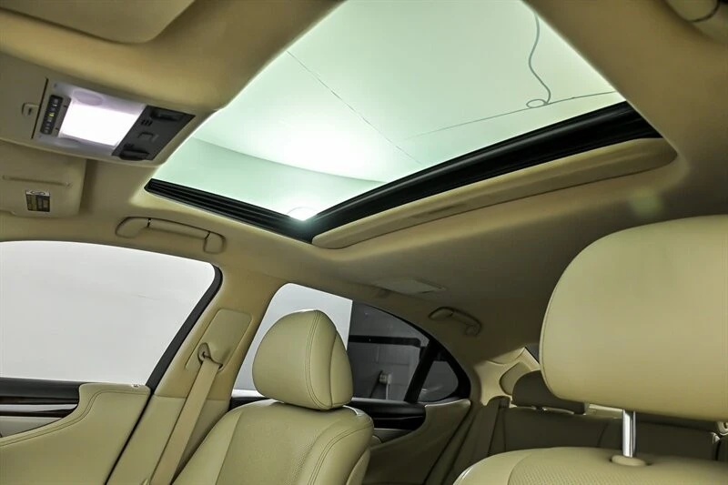 2017 Lexus LS 4th Gen - Image 19 of 31