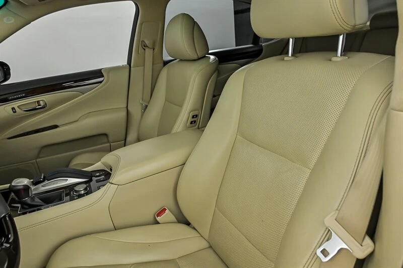 2017 Lexus LS 4th Gen - Image 18 of 31