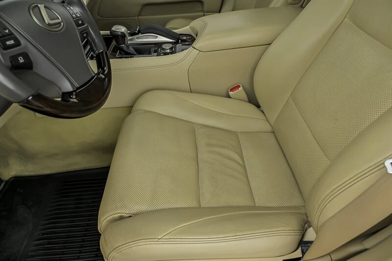 2017 Lexus LS 4th Gen - Image 17 of 31