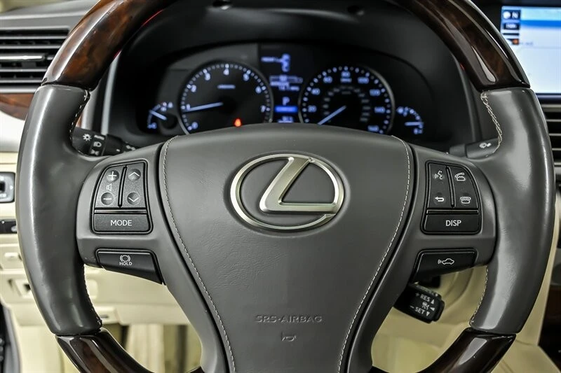 2017 Lexus LS 4th Gen - Image 25 of 31