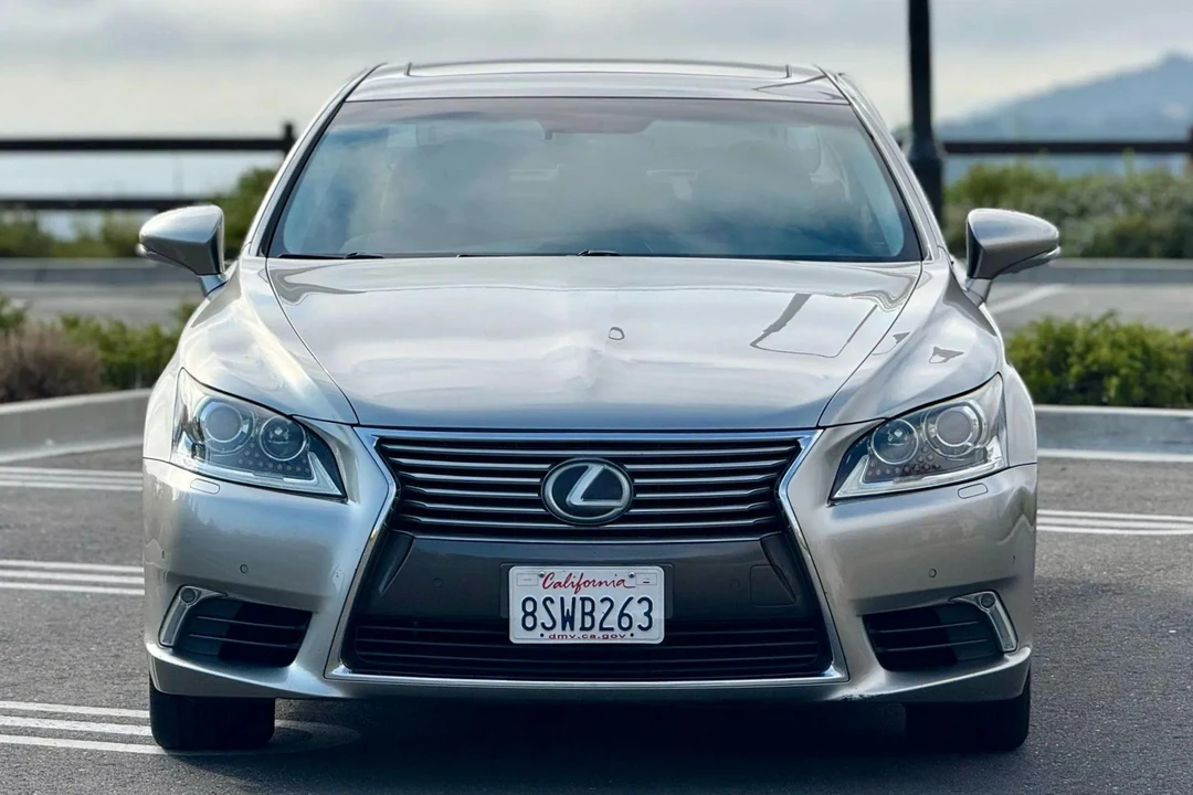 2017 Lexus LS 4th Gen - Image 2 of 31