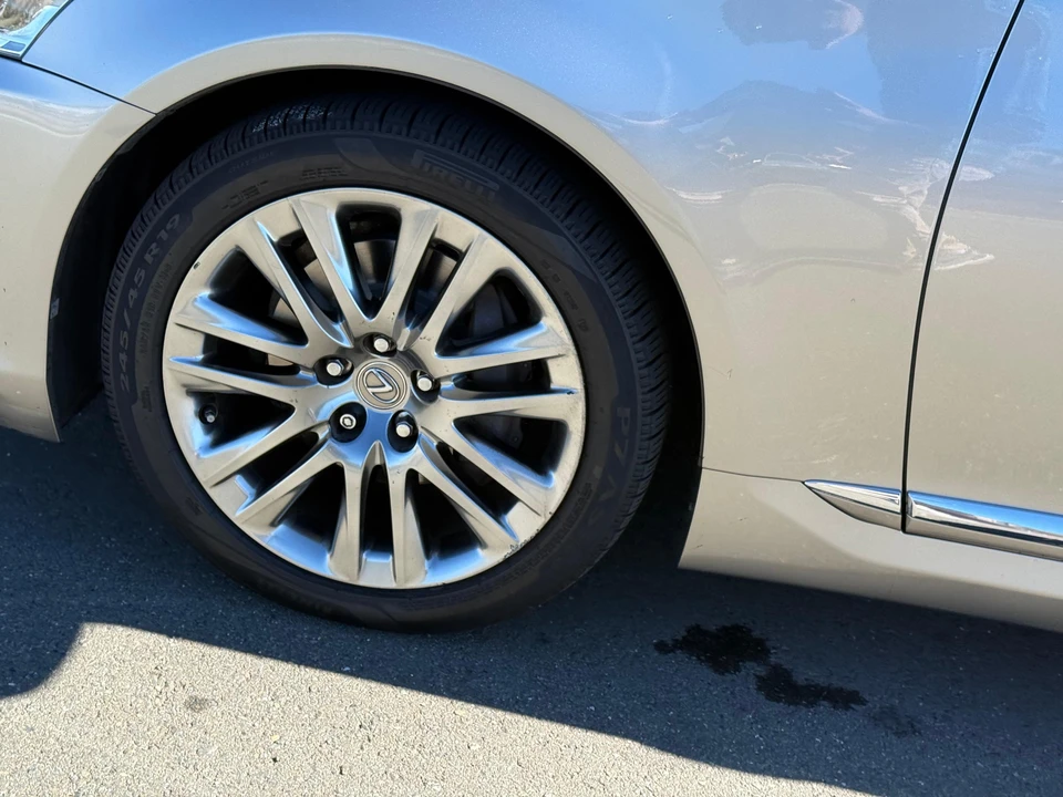 2017 Lexus LS 4th Gen - Image 18 of 31