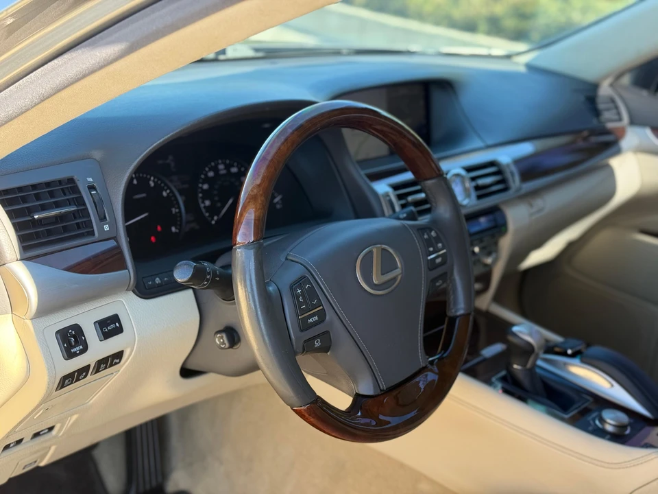 2017 Lexus LS 4th Gen - Image 31 of 31