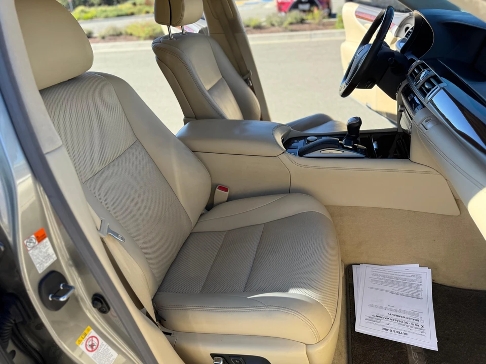 2017 Lexus LS 4th Gen - Image 28 of 31