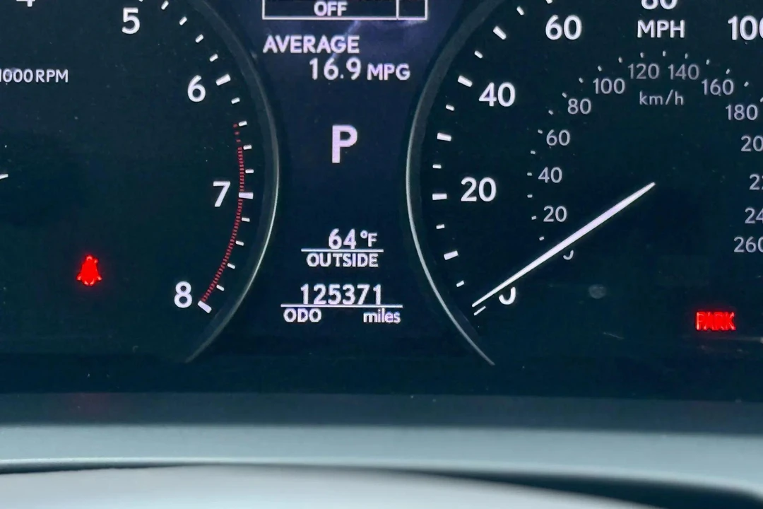 2017 Lexus LS 4th Gen - Image 25 of 31
