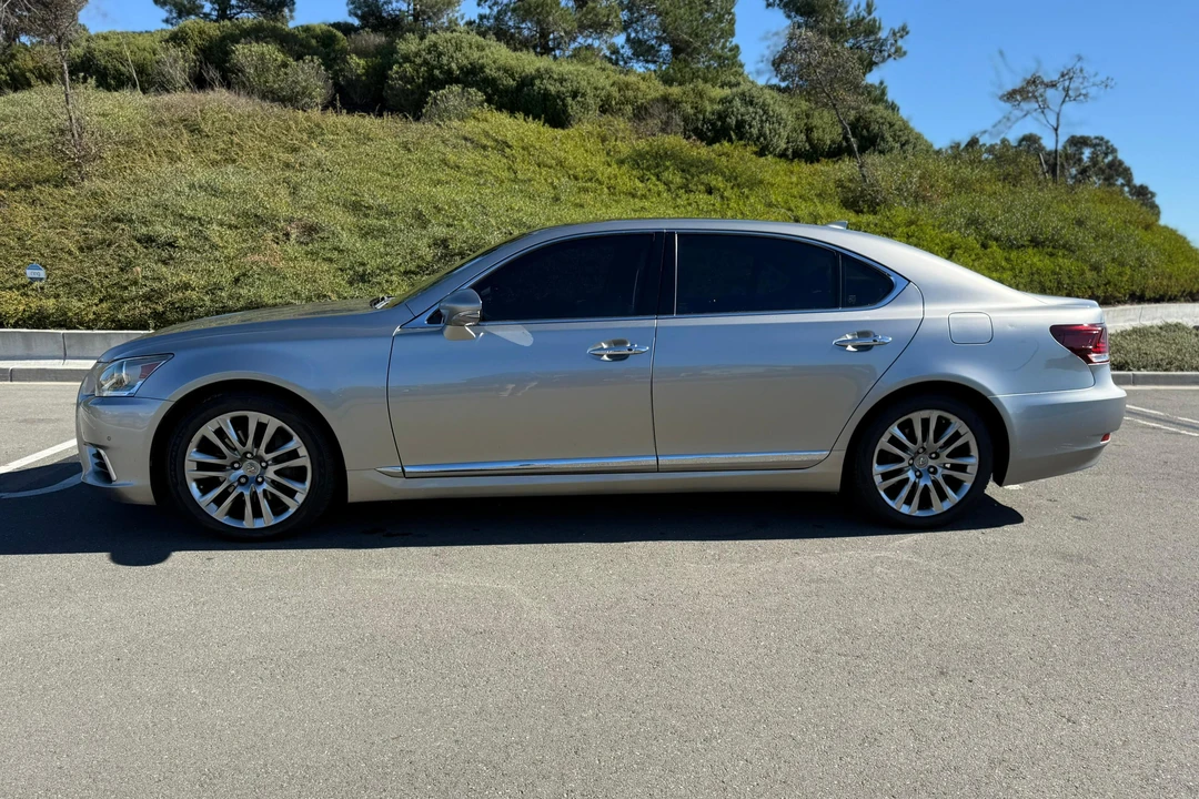 2017 Lexus LS 4th Gen - Image 3 of 31