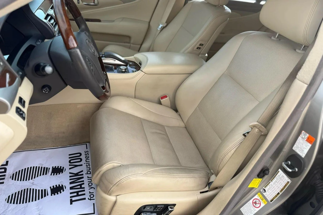 2017 Lexus LS 4th Gen - Image 23 of 31