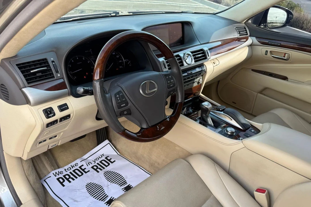 2017 Lexus LS 4th Gen - Image 22 of 31