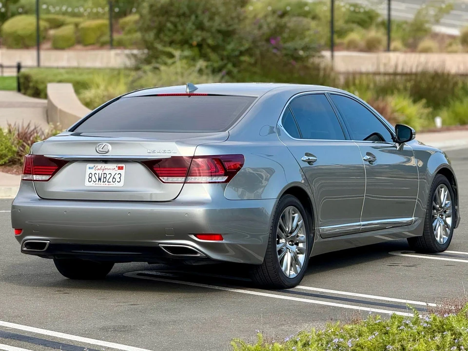 2017 Lexus LS 4th Gen - Image 11 of 31