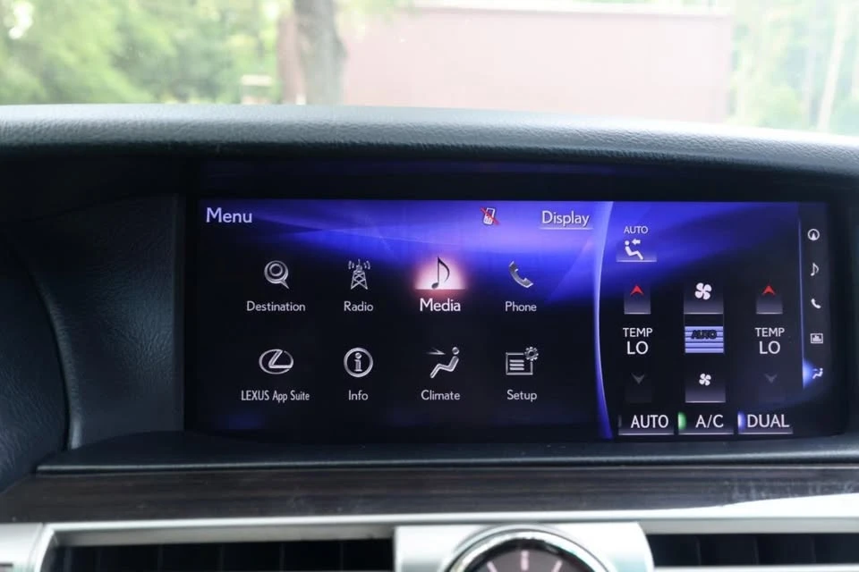 2017 Lexus LS 4th Gen - Image 11 of 20