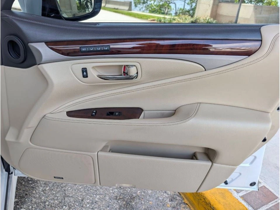 2017 Lexus LS 4th Gen - Image 14 of 20