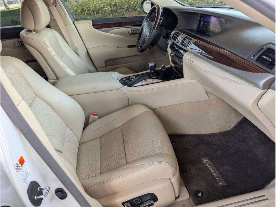 2017 Lexus LS 4th Gen - Image 19 of 20