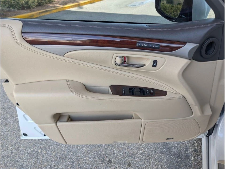 2017 Lexus LS 4th Gen - Image 11 of 20