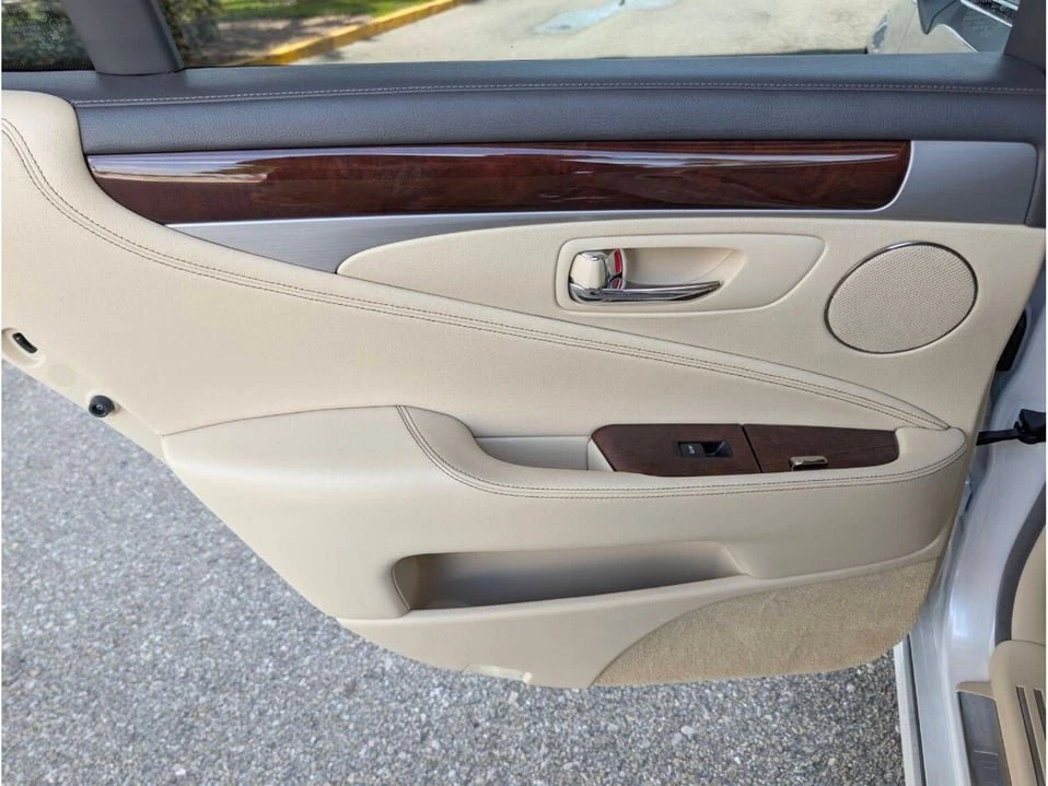 2017 Lexus LS 4th Gen - Image 12 of 20