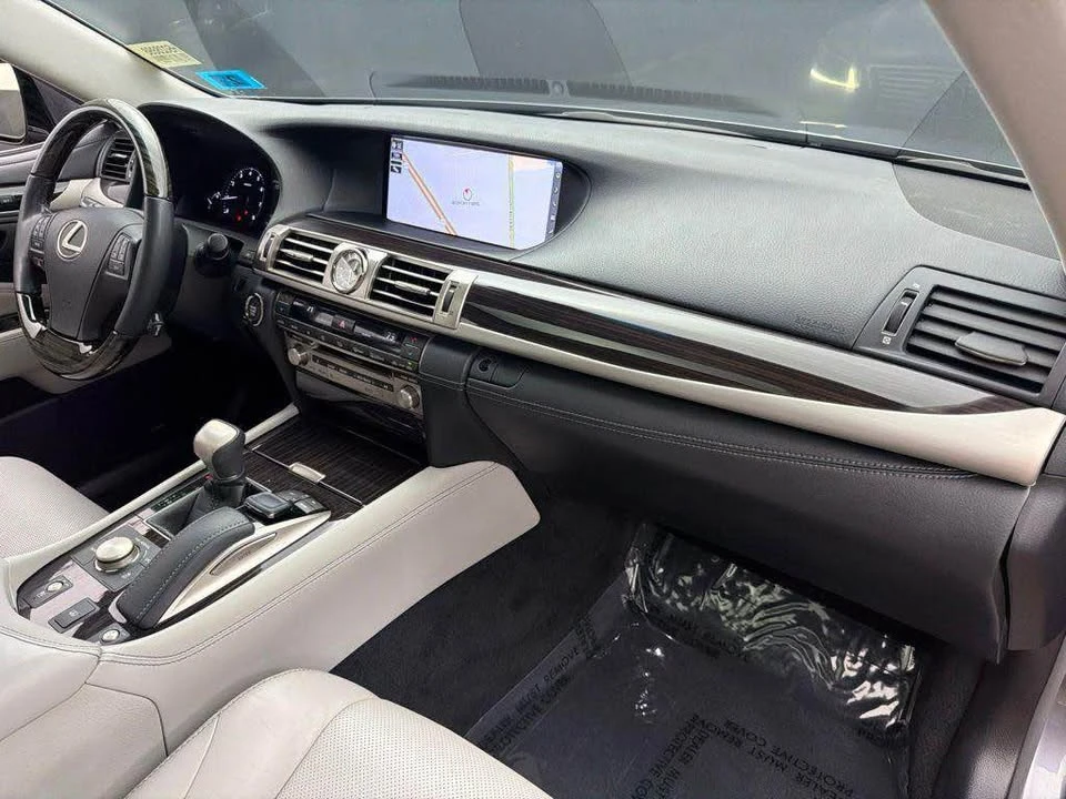 2017 Lexus LS 4th Gen - Image 10 of 16