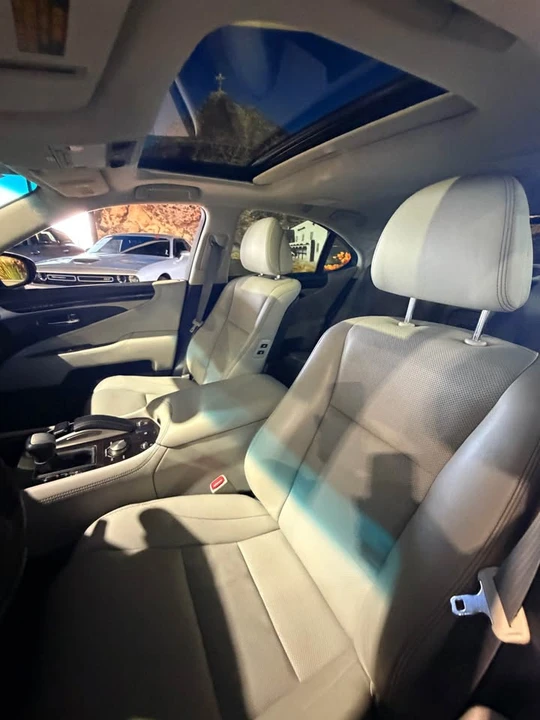 2017 Lexus LS 4th Gen - Image 9 of 11