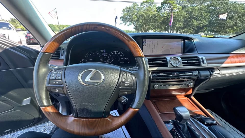2017 Lexus LS 4th Gen - Image 17 of 20