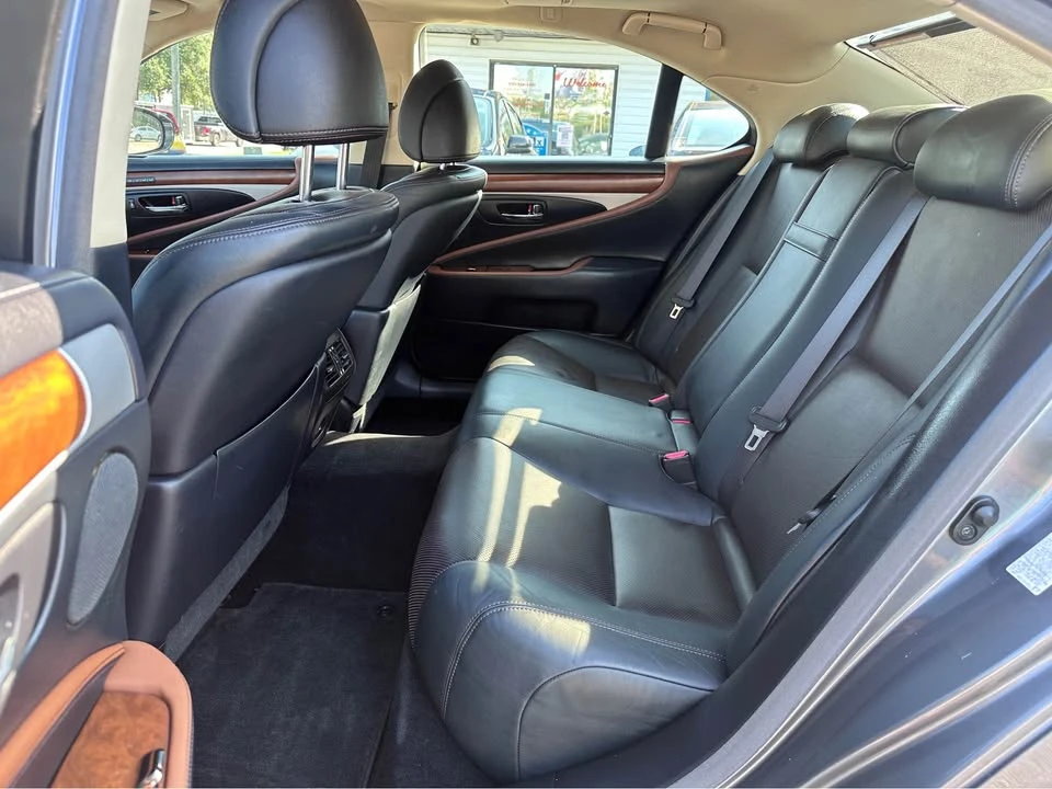 2017 Lexus LS 4th Gen - Image 11 of 20