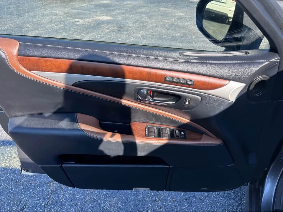 2017 Lexus LS 4th Gen - Image 13 of 20