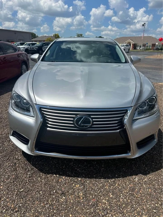 2017 Lexus LS 4th Gen - Image 5 of 8