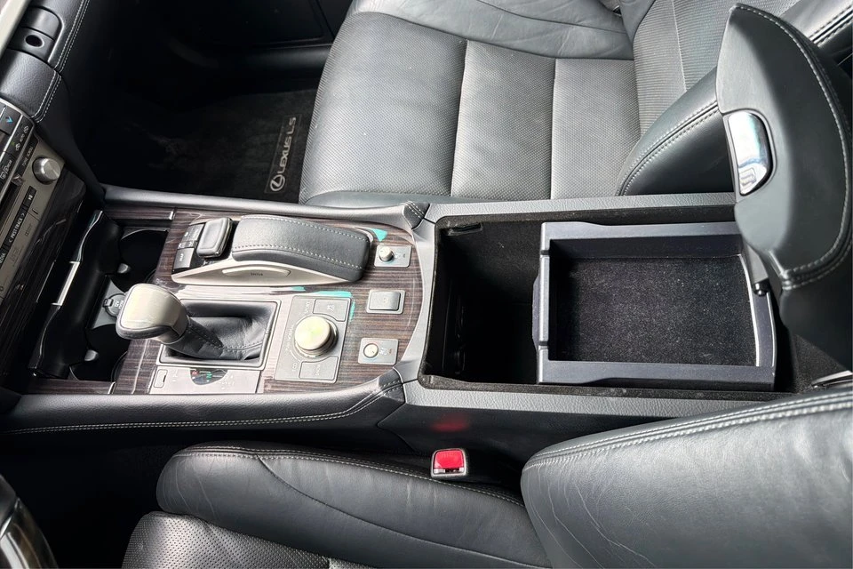 2017 Lexus LS 4th Gen - Image 16 of 20