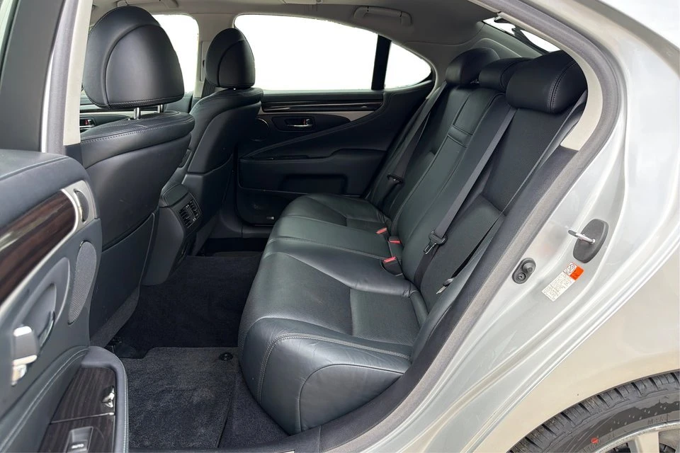 2017 Lexus LS 4th Gen - Image 10 of 20