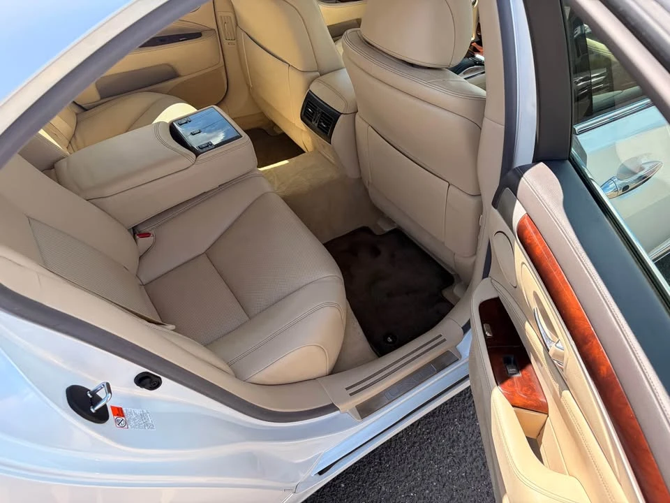 2017 Lexus LS 4th Gen - Image 11 of 13