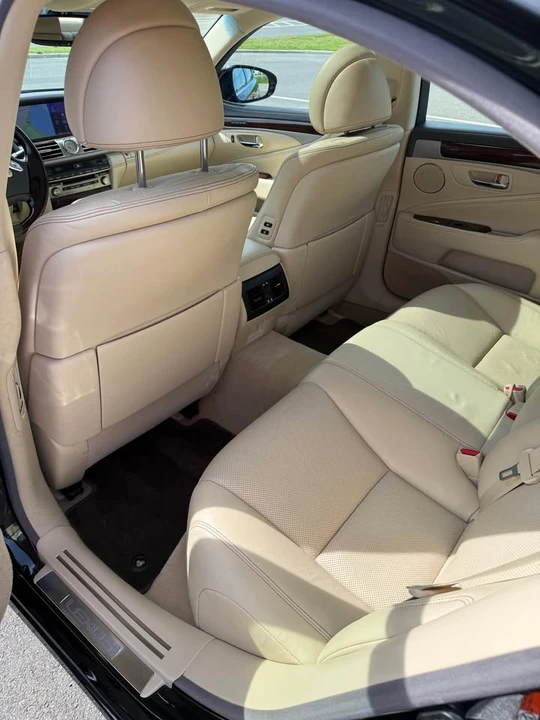 2017 Lexus LS 4th Gen - Image 11 of 13