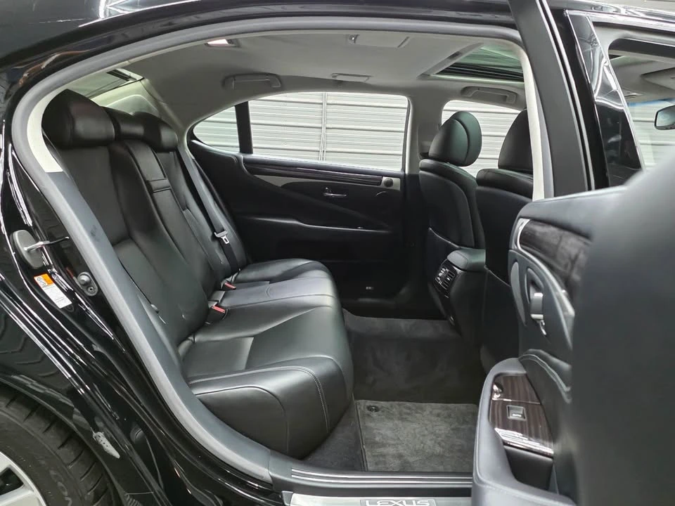 2017 Lexus LS 4th Gen - Image 14 of 18