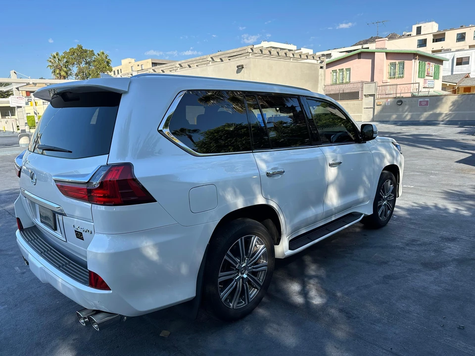2017 Lexus LX 3rd Gen - Image 10 of 31